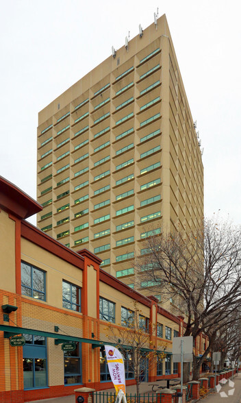 8215 112th St NW, Edmonton, AB à louer - Photo de l’immeuble – Image 3 sur 4