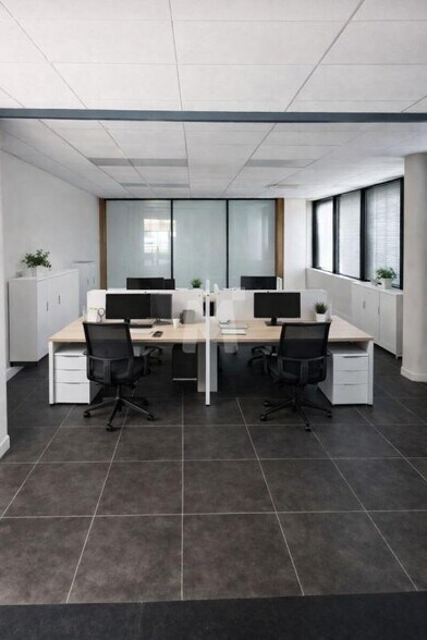 Bureau dans Évry-Courcouronnes à vendre - Photo de l’immeuble – Image 3 sur 8