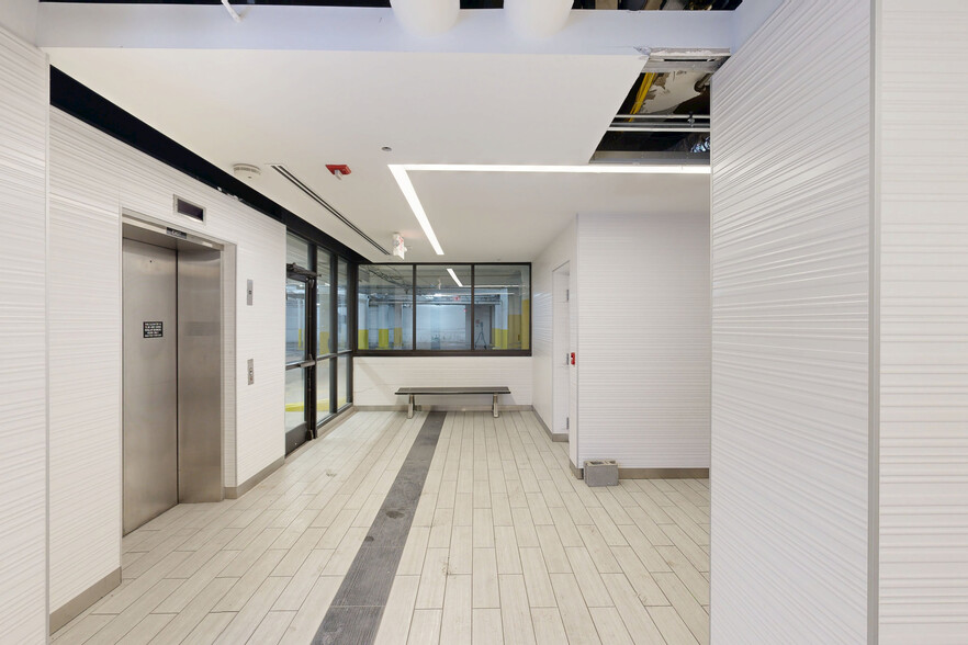 Office w/ Parking Revenue | Detroit CBD portefeuille de 3 biens à vendre sur LoopNet.fr - Numérisation 3D Matterport – Image 3 sur 34