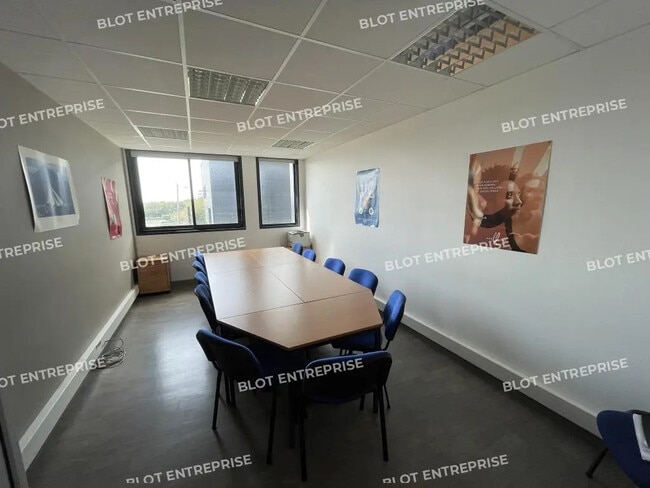 Plus de détails pour Bureau à louer