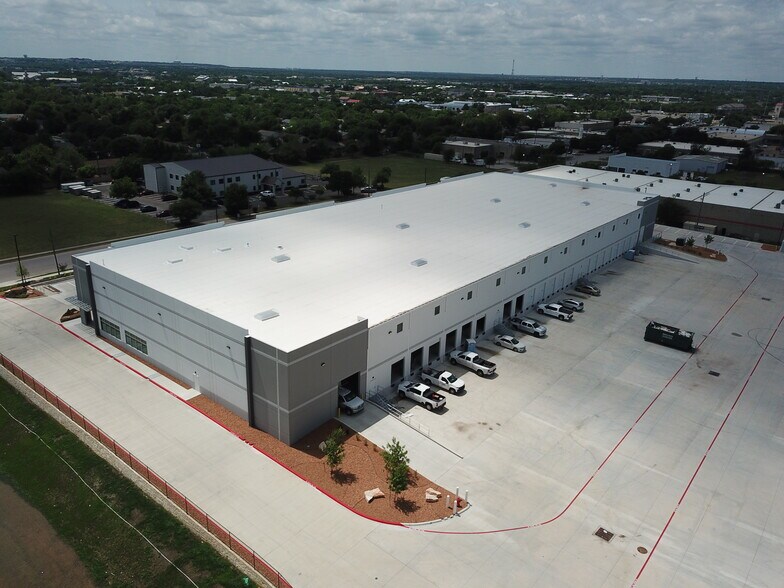 350 Texas Ave, Round Rock, TX à louer - Photo de l’immeuble – Image 2 sur 5
