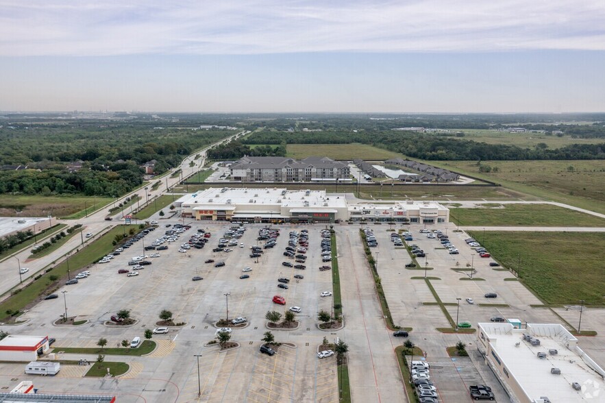 6300 Garth Rd, Baytown, TX à louer - Aérien – Image 2 sur 2