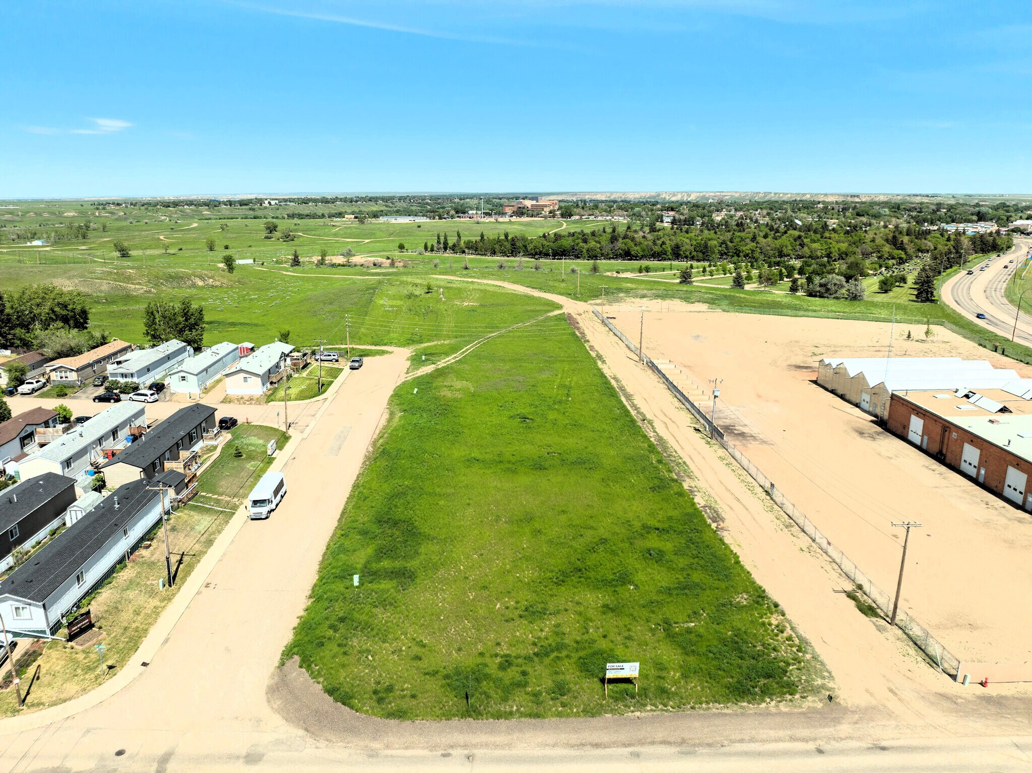 1583 Oxford Ave SW ave, Medicine Hat, AB à vendre Photo de l’immeuble– Image 1 sur 5