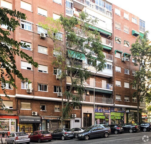 Immeuble residentiel dans Madrid, Madrid à vendre - Photo de l’immeuble – Image 2 sur 2