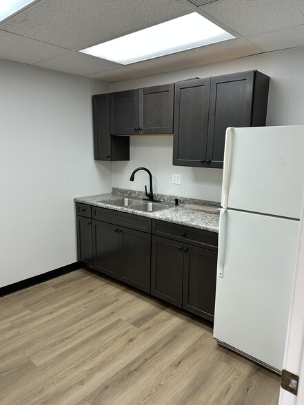 4911 Industrial Rd, Fort Wayne, IN à louer - Photo de l’immeuble – Image 3 sur 10