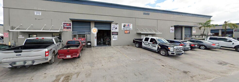 10049 NW 89th Ave, Medley, FL à louer - Photo de l’immeuble – Image 3 sur 4