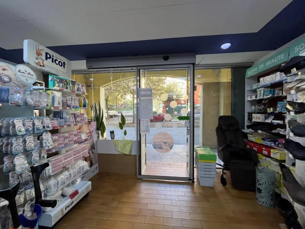 Local commercial dans Drap à louer Photo de l’immeuble– Image 1 sur 10