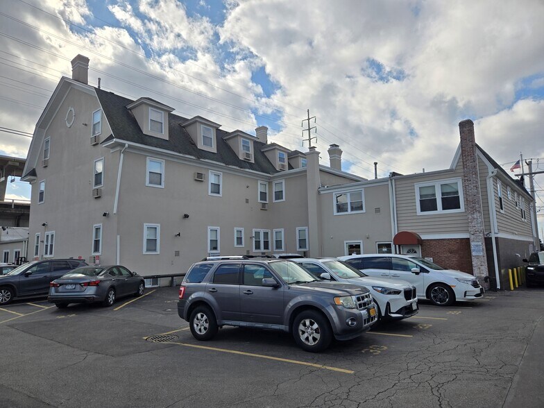 2-10 Merrick Ave, Merrick, NY à vendre - Photo de l’immeuble – Image 3 sur 4
