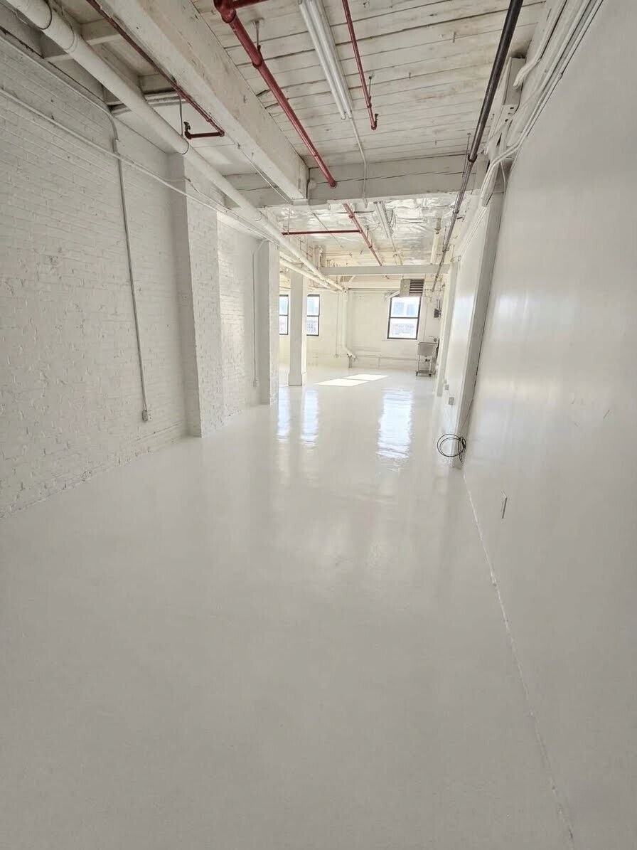 1027 Grand St, Brooklyn, NY à louer Photo intérieure– Image 1 sur 3