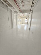 1027 Grand St, Brooklyn, NY à louer Photo intérieure– Image 1 sur 3
