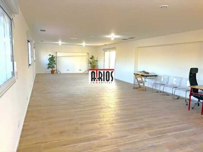 Plus de détails pour Local d'activités à louer