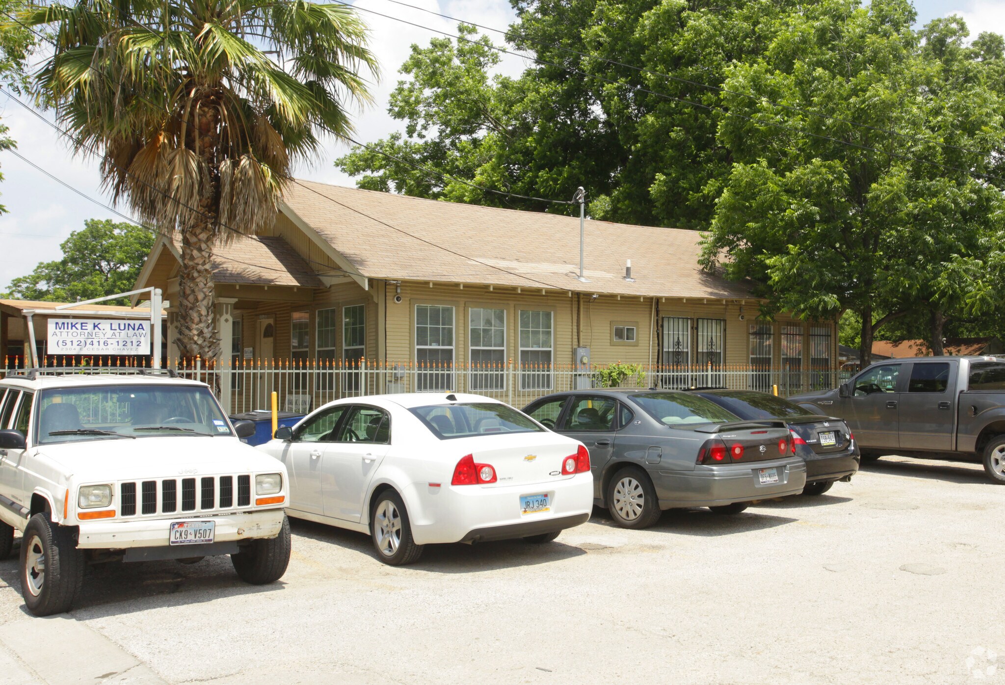 2304 E Cesar Chavez St, Austin, TX à louer Photo principale– Image 1 sur 3