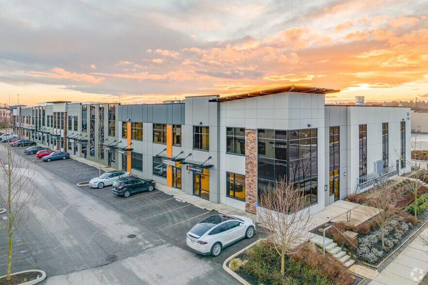 580 Nicola Ave, Port Coquitlam, BC à louer - Photo principale – Image 1 sur 22