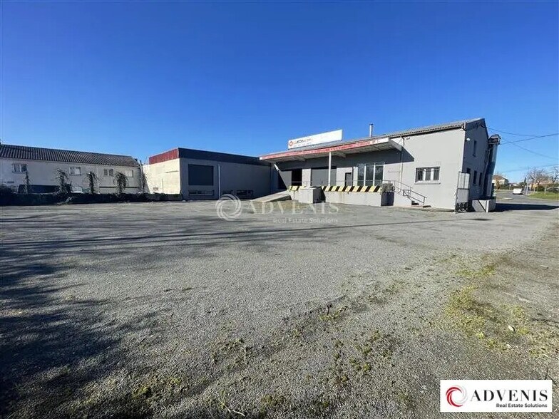 Local d’activités dans Lormont à louer - Photo de l’immeuble – Image 1 sur 12