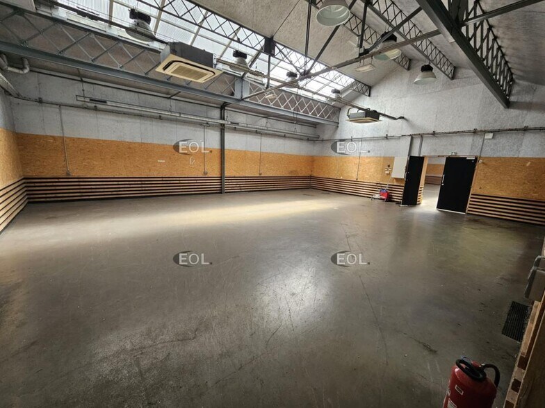 Local d’activités dans Ivry-sur-Seine à louer - Photo de l’immeuble – Image 2 sur 11