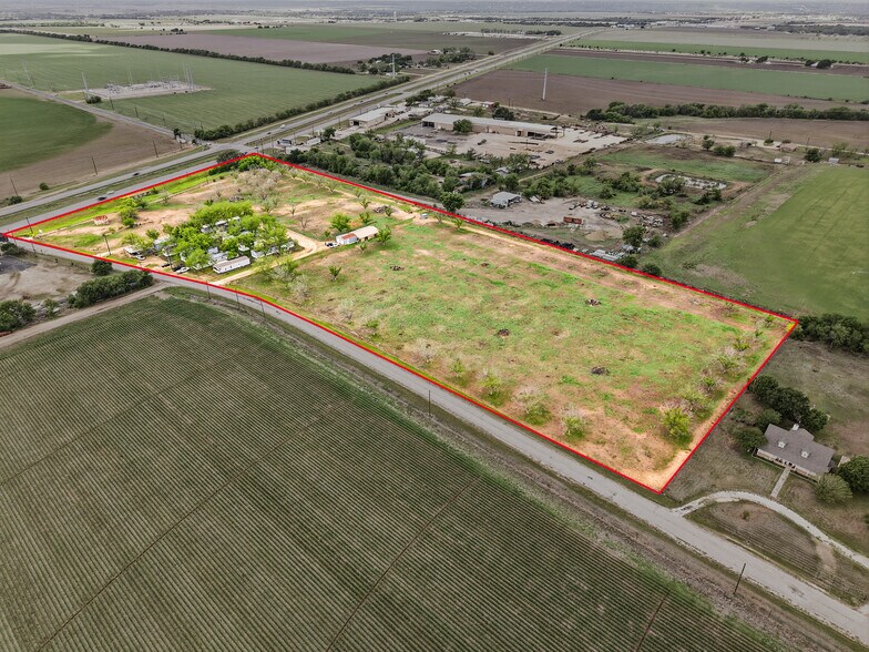 135 County Road 480, Castroville, TX à vendre - Photo de l’immeuble – Image 1 sur 23