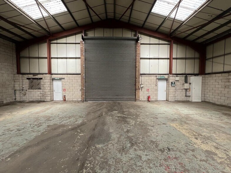 5 New Rd, Hixon à louer - Photo de l’immeuble – Image 3 sur 8