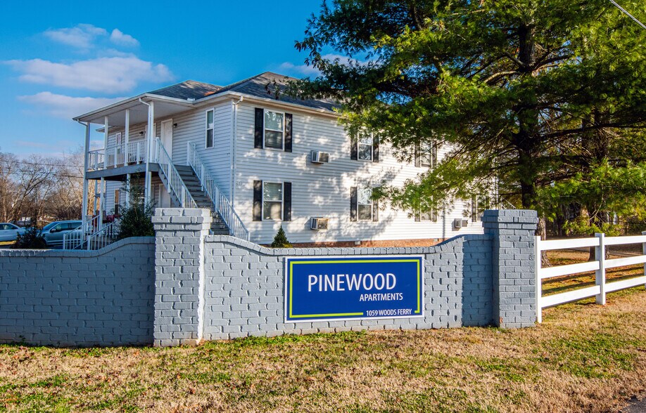 1059 Woods Ferry Rd, Gallatin, TN à vendre - Photo principale – Image 1 sur 43
