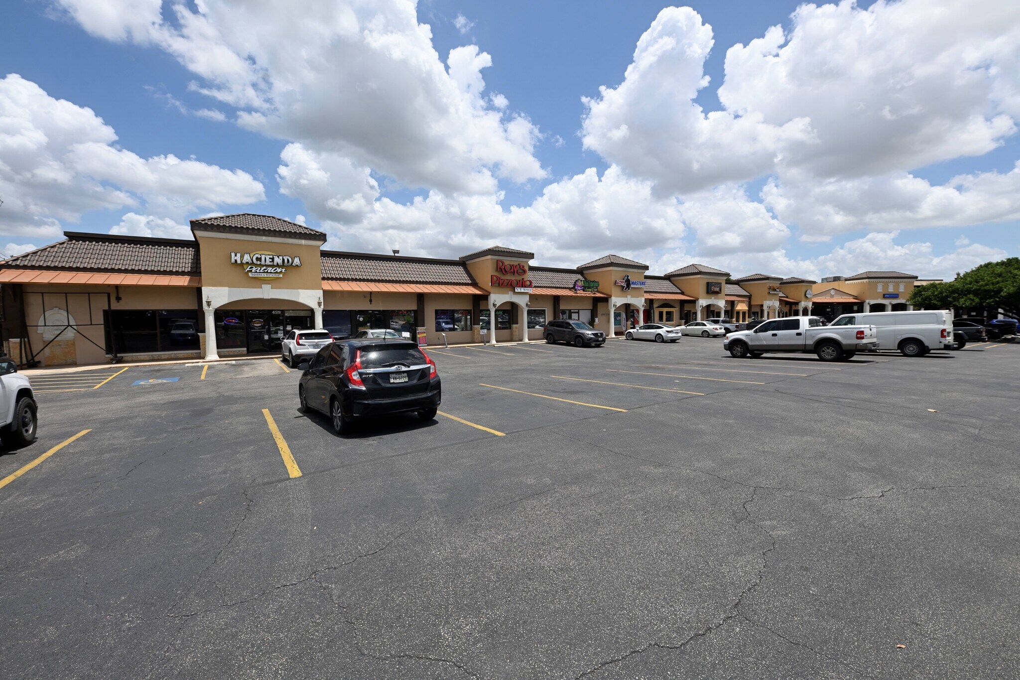 431-459 McCarty Rd, San Antonio, TX à louer Photo de l’immeuble– Image 1 sur 12