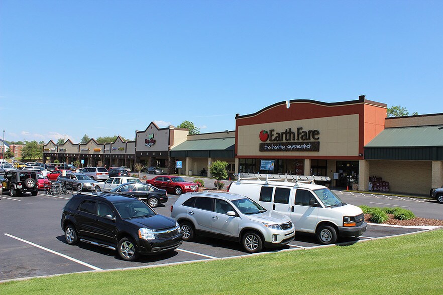 1735 W State of Franklin Rd, Johnson City, TN à louer - Photo principale – Image 1 sur 1