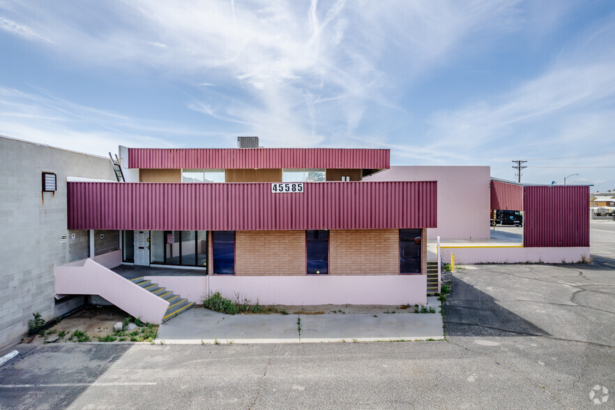 45585 Commerce St, Indio, CA à louer - Photo de l’immeuble – Image 3 sur 9