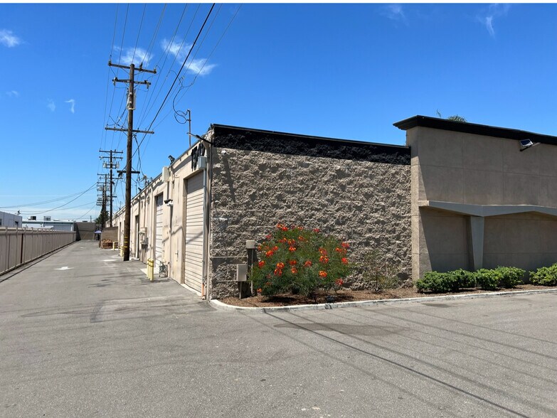 15421 Carmenita Rd, Santa Fe Springs, CA à louer - Photo de l’immeuble – Image 2 sur 4