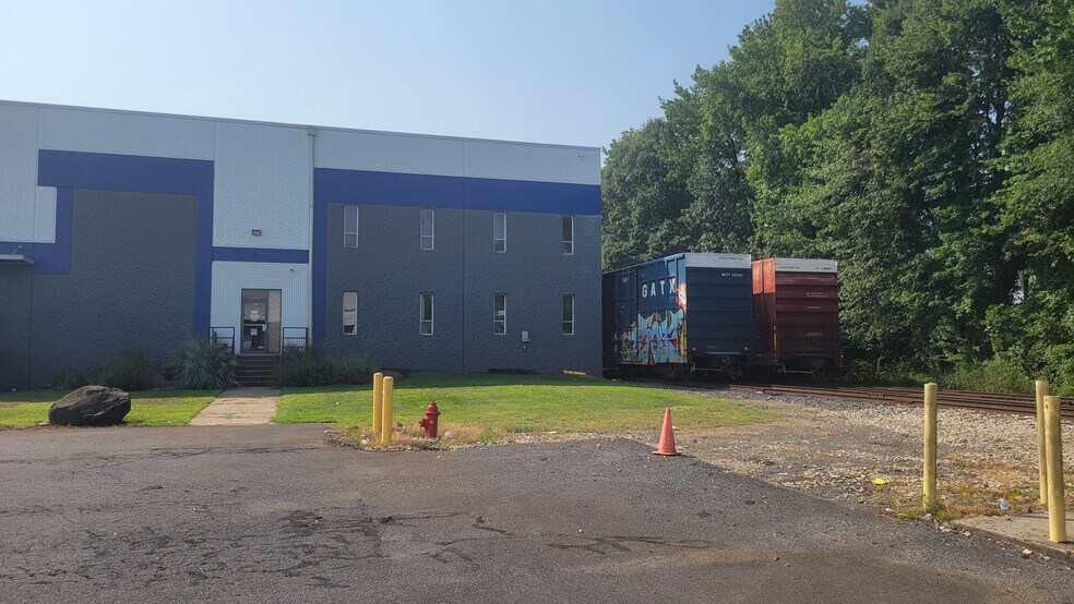 30 Runway Rd, Levittown, PA à louer - Photo de l’immeuble – Image 2 sur 9
