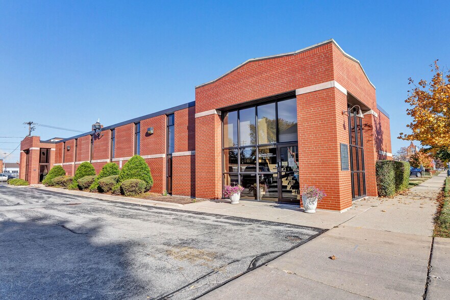 414 S Jefferson St, Green Bay, WI à louer - Photo de l’immeuble – Image 2 sur 37