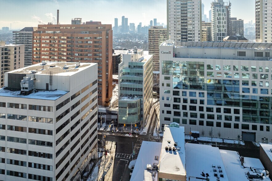 65 St Clair Ave E, Toronto, ON à louer - Aérien – Image 2 sur 2
