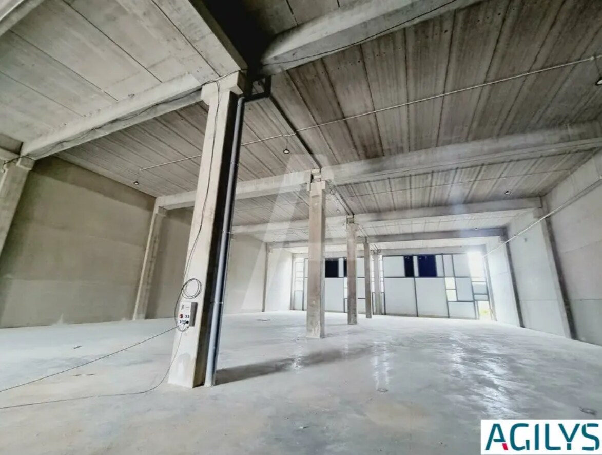 Local d’activités dans Élancourt à louer Photo intérieure– Image 1 sur 3