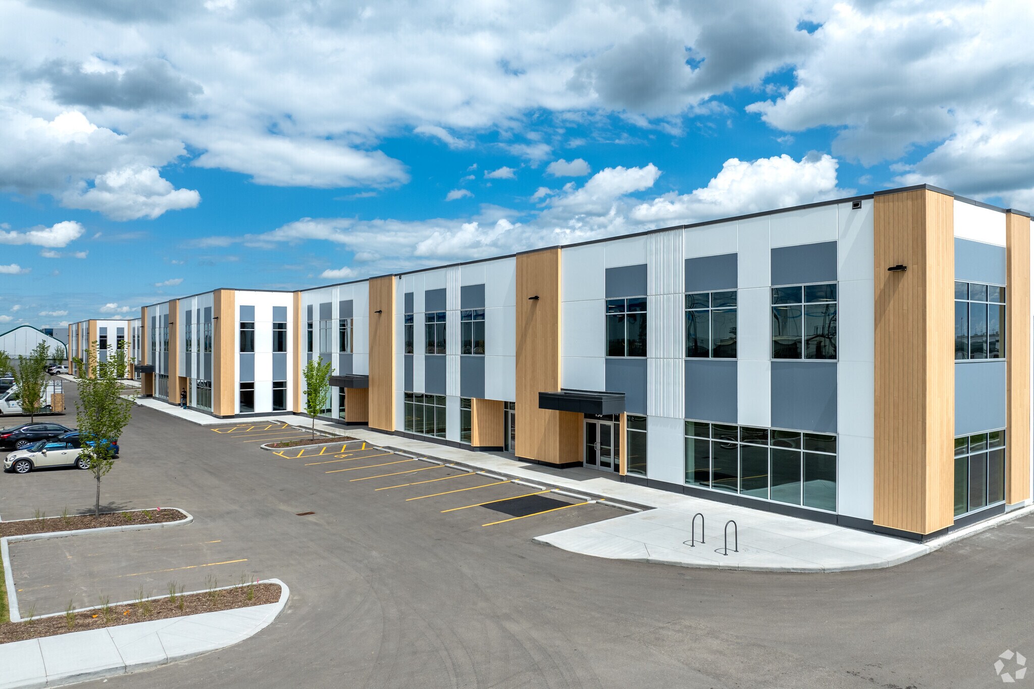 10300 68 St SE, Calgary, AB à vendre Photo de l’immeuble– Image 1 sur 23