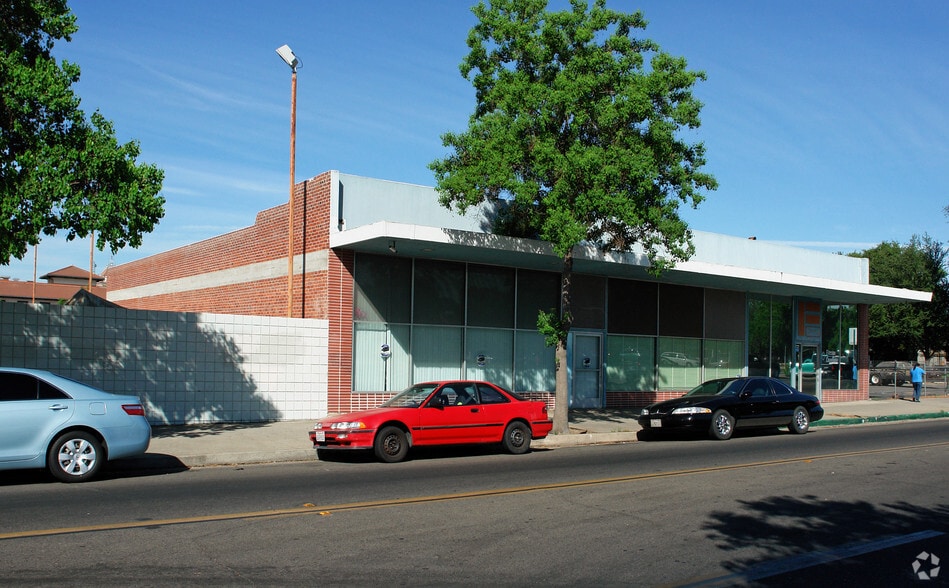 947 R St, Fresno, CA à louer - Photo principale – Image 1 sur 2