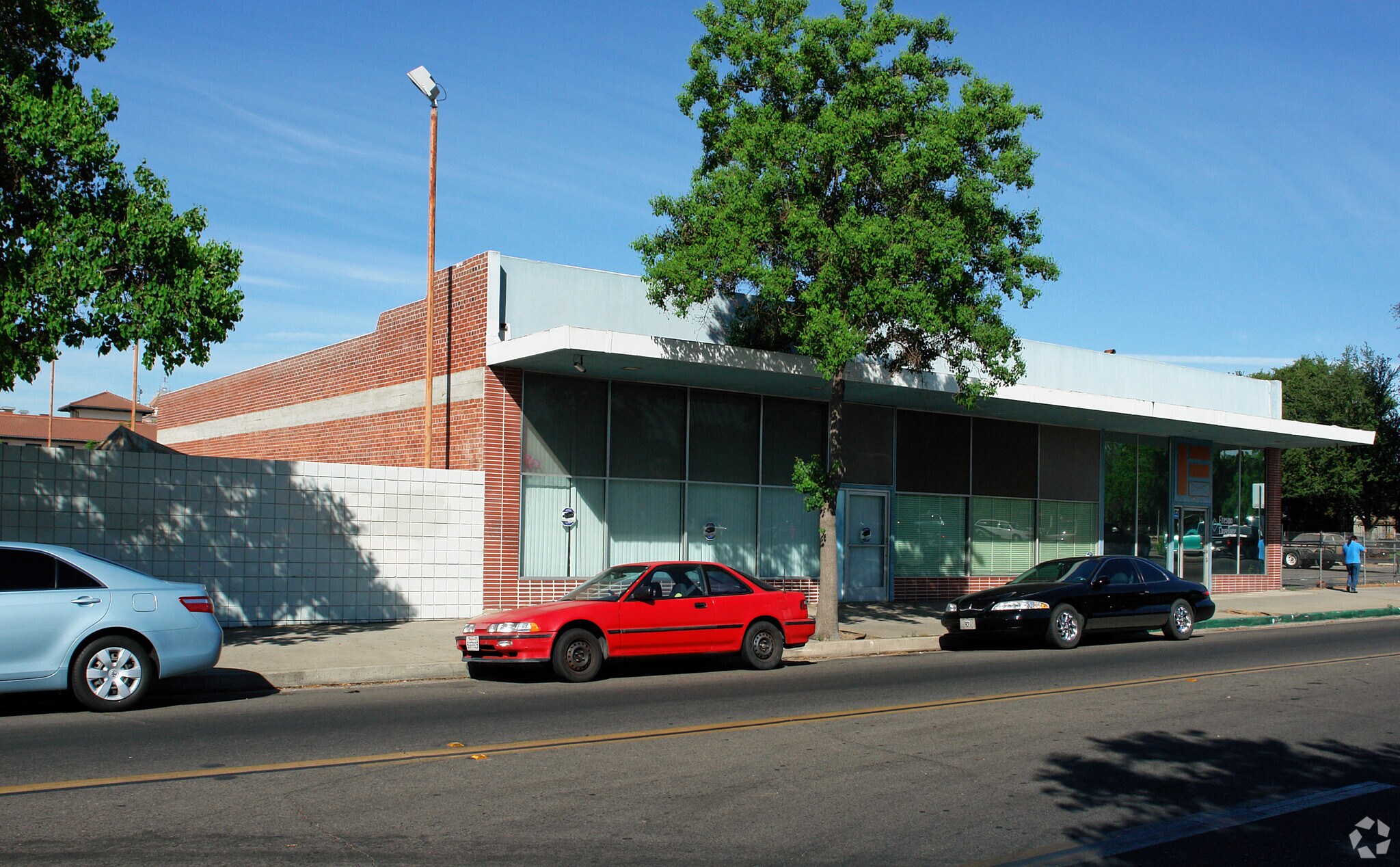 947 R St, Fresno, CA à louer Photo principale– Image 1 sur 3