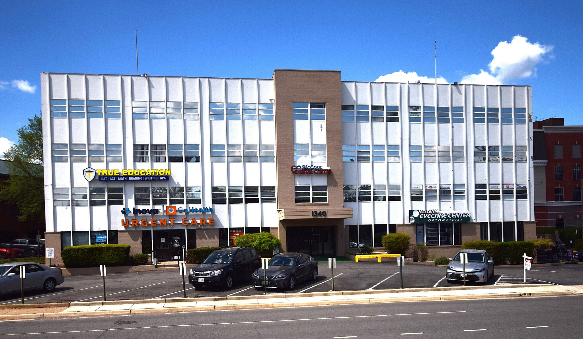 1340 Old Chain Bridge Rd, McLean, VA à louer Photo principale– Image 1 sur 11