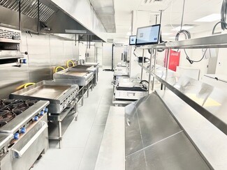 Plus de détails pour 1002 E Newport Center Dr, Deerfield Beach, FL - Local d'activités à louer
