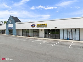 6889 Peachtree Industrial Blvd, Peachtree Corners, GA à louer Photo de l’immeuble– Image 2 sur 2