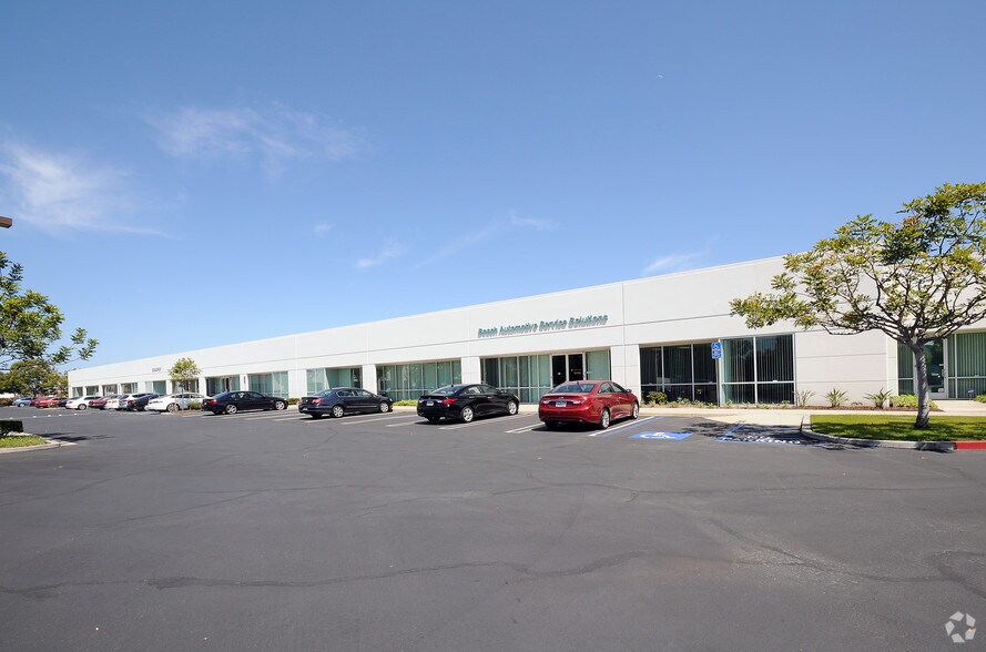 17815 Newhope St, Fountain Valley, CA à louer - Photo de l’immeuble – Image 3 sur 11
