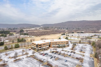 3701 Corporate Pky, Center Valley, PA à louer Photo de l’immeuble– Image 2 sur 23