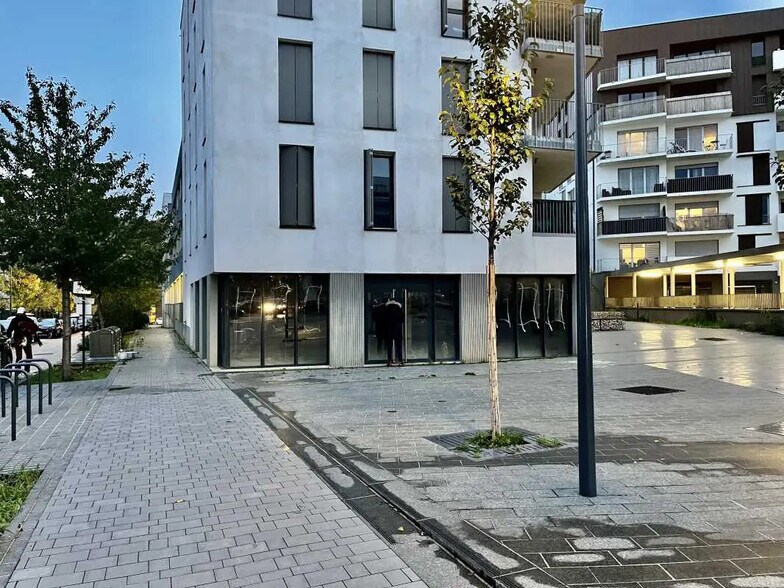 Local commercial dans Rouen à louer - Photo de l’immeuble – Image 2 sur 5