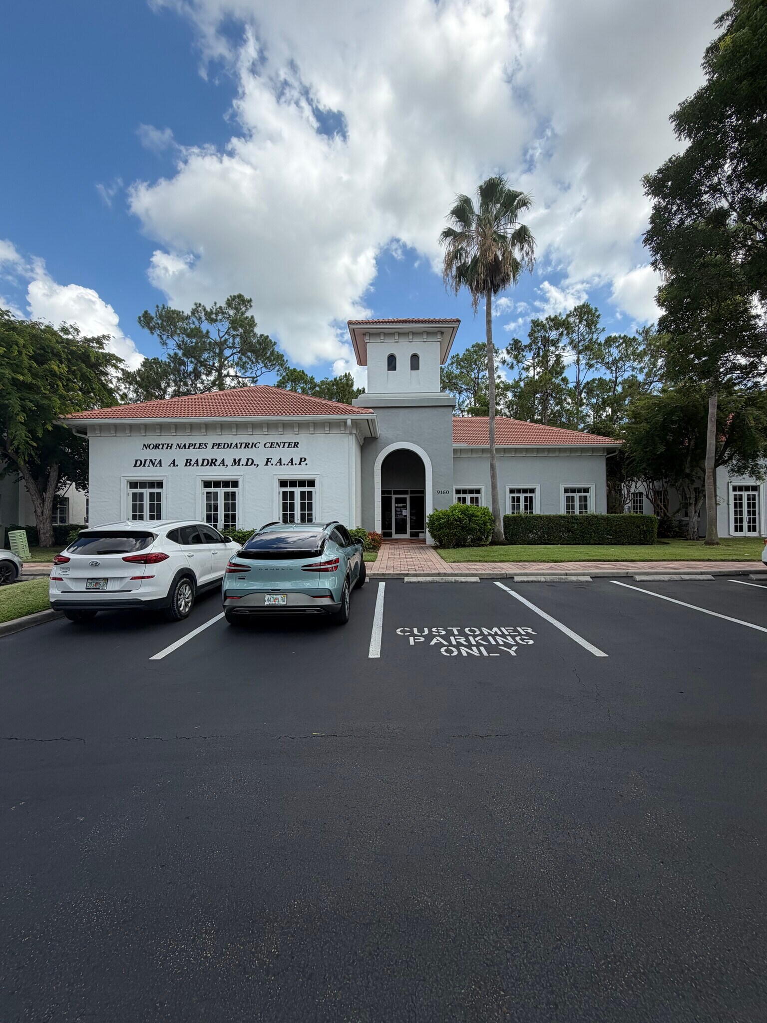 9160 Galleria Ct, Naples, FL à louer Photo de l’immeuble– Image 1 sur 17