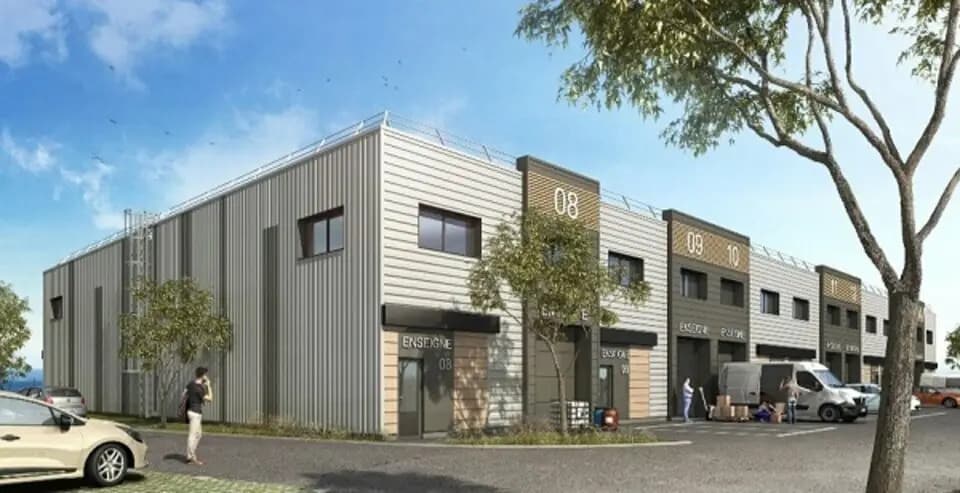 Local d’activités dans ANTRAN à louer - Photo de l’immeuble – Image 1 sur 2