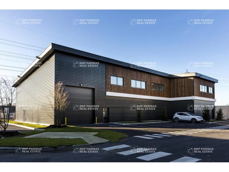 Local d'activités dans Droue-sur-Drouette à vendre - Photo de l’immeuble – Image 2 sur 6