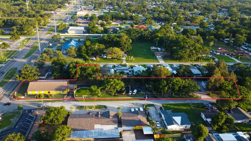 8816 W Robson St, Tampa, FL à vendre - Photo de l’immeuble – Image 3 sur 15