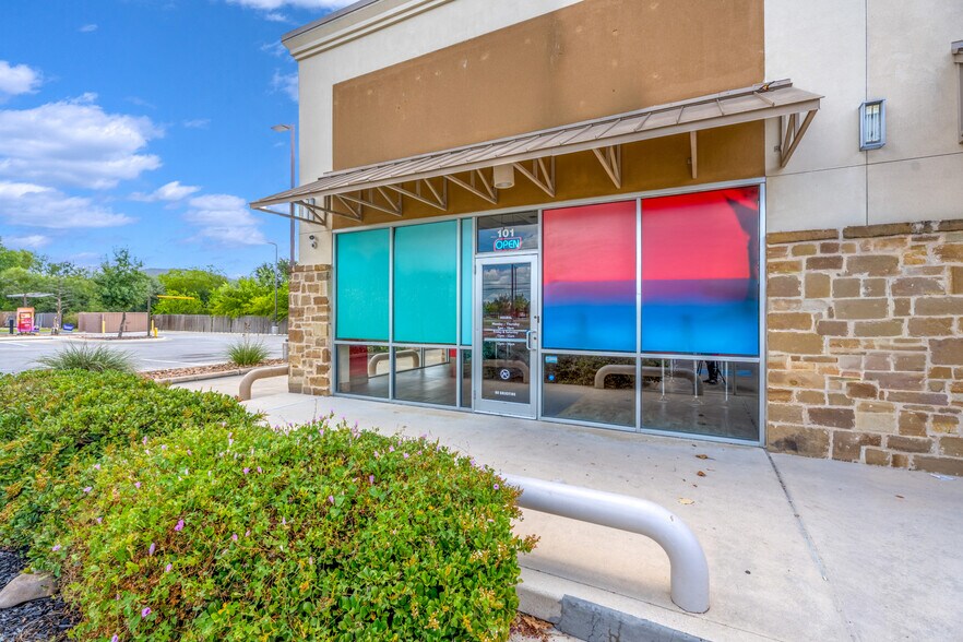 6338 Old Pearsall Rd, San Antonio, TX à louer - Photo de l’immeuble – Image 1 sur 16