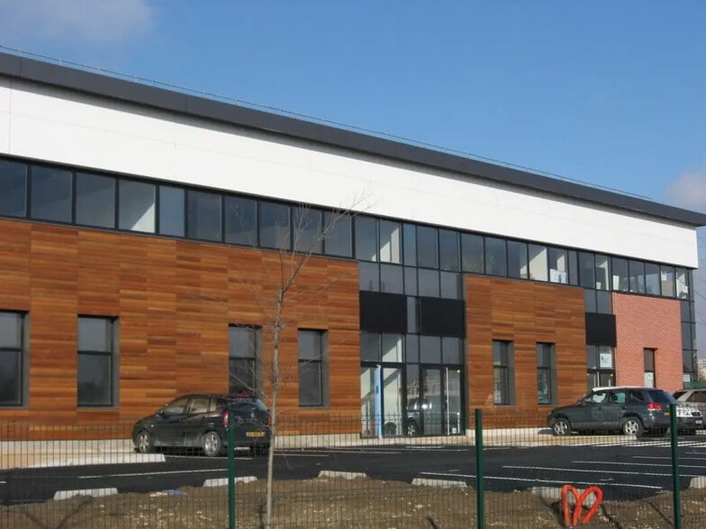 6 Rue Du Commandant D'estienne D'orves, Villeneuve-la-Garenne à louer - Photo de l’immeuble – Image 2 sur 3