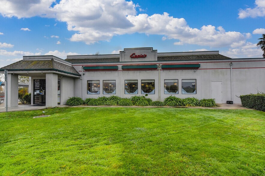 4025 Lake Rd, West Sacramento, CA à vendre - Photo de l’immeuble – Image 1 sur 18