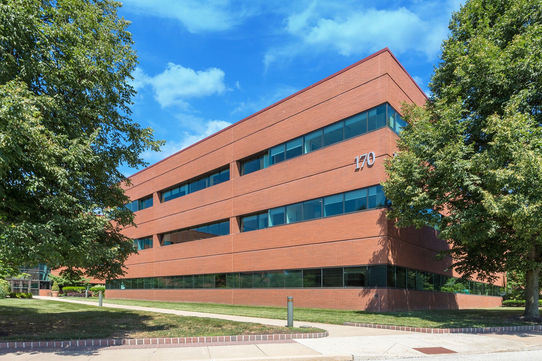 555 E Lancaster Ave, Radnor, PA à louer Photo principale– Image 1 sur 6