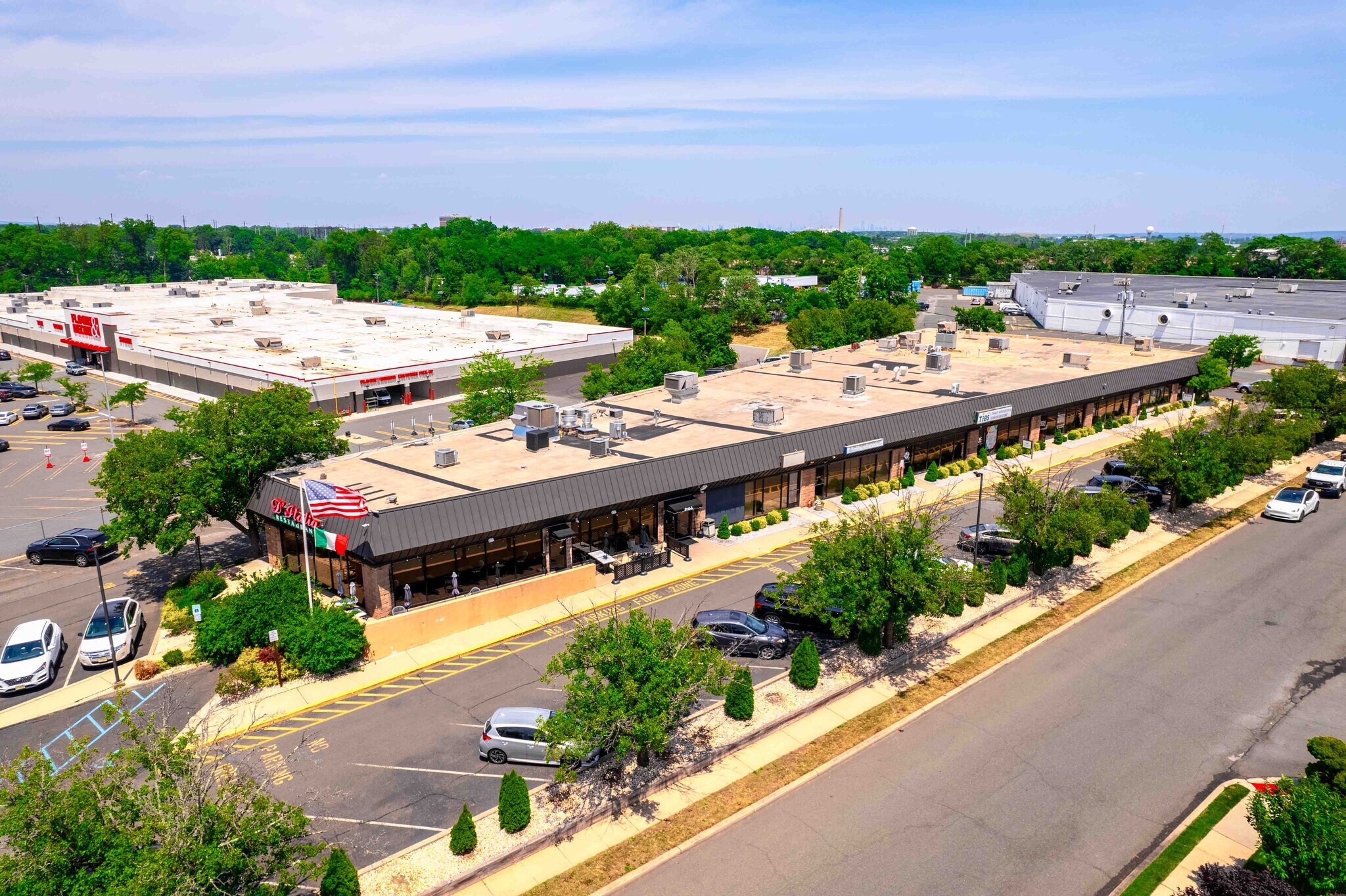 1500 Saint Georges Ave, Avenel, NJ à vendre Photo de l’immeuble– Image 1 sur 10