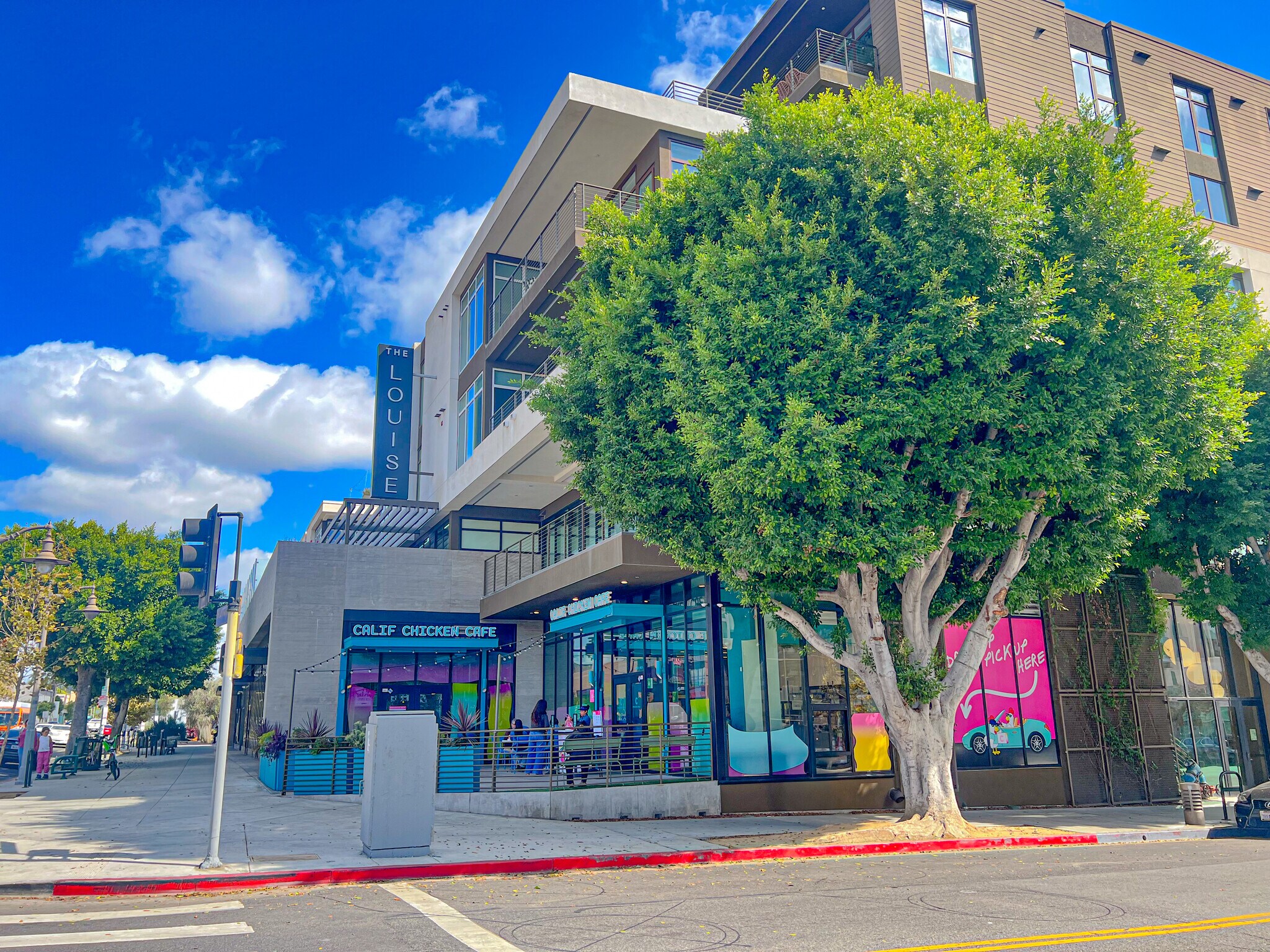 4900 Hollywood Blvd, Los Angeles, CA à louer Photo de l’immeuble– Image 1 sur 5