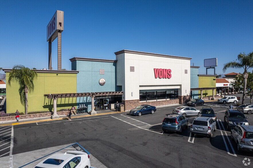 19305-19417 Victory Blvd, Reseda, CA à louer - Photo de l’immeuble – Image 3 sur 5